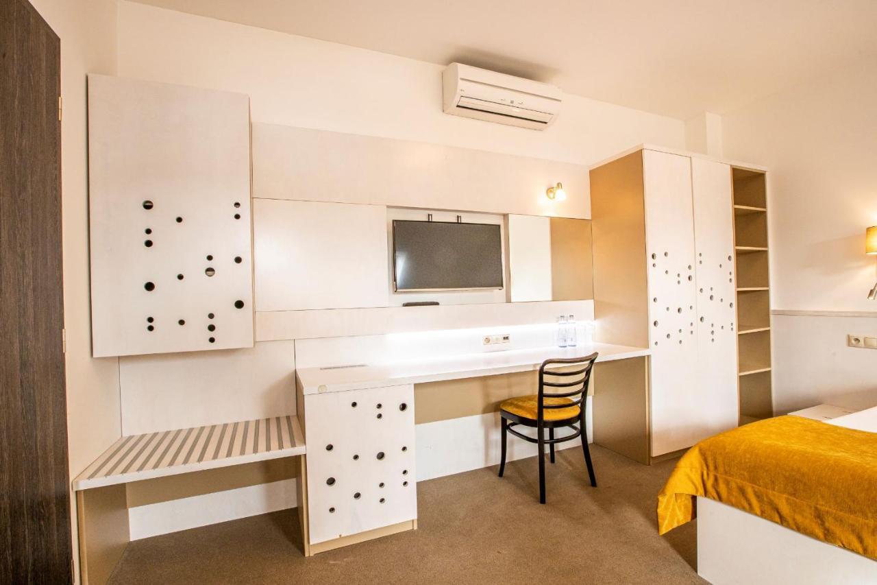 Hotel Olberg Olomucany Экстерьер фото