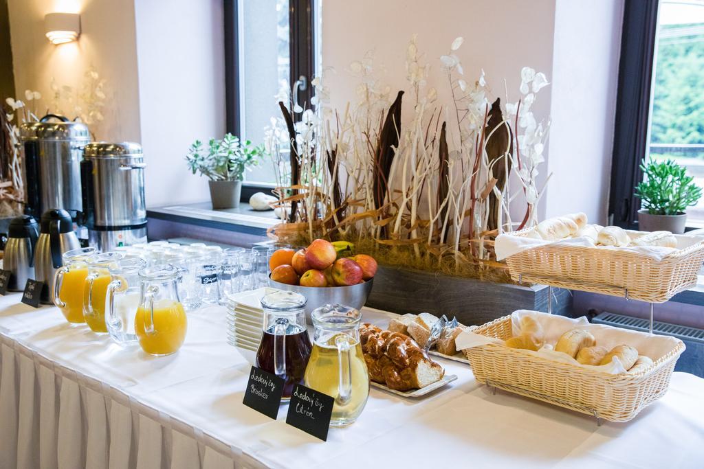 Hotel Olberg Olomucany Экстерьер фото